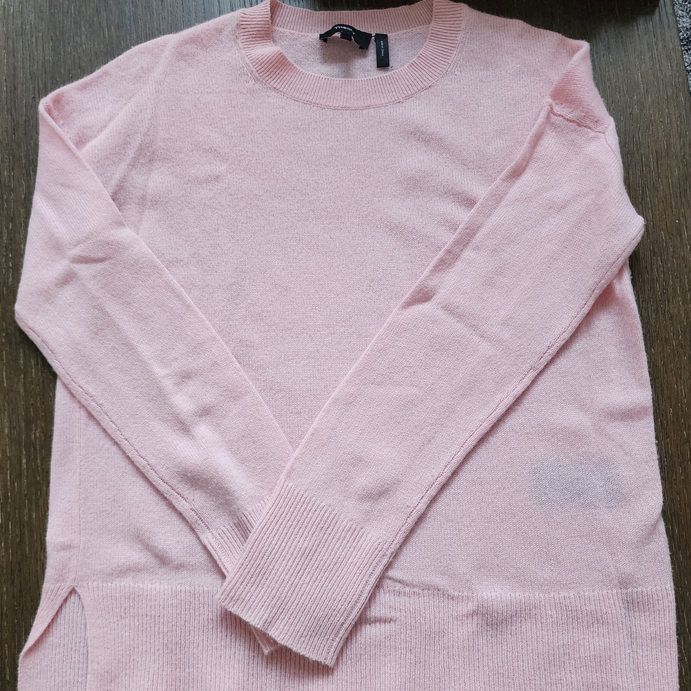 Theory Cashmere Light Pink Crew Neck Sweater